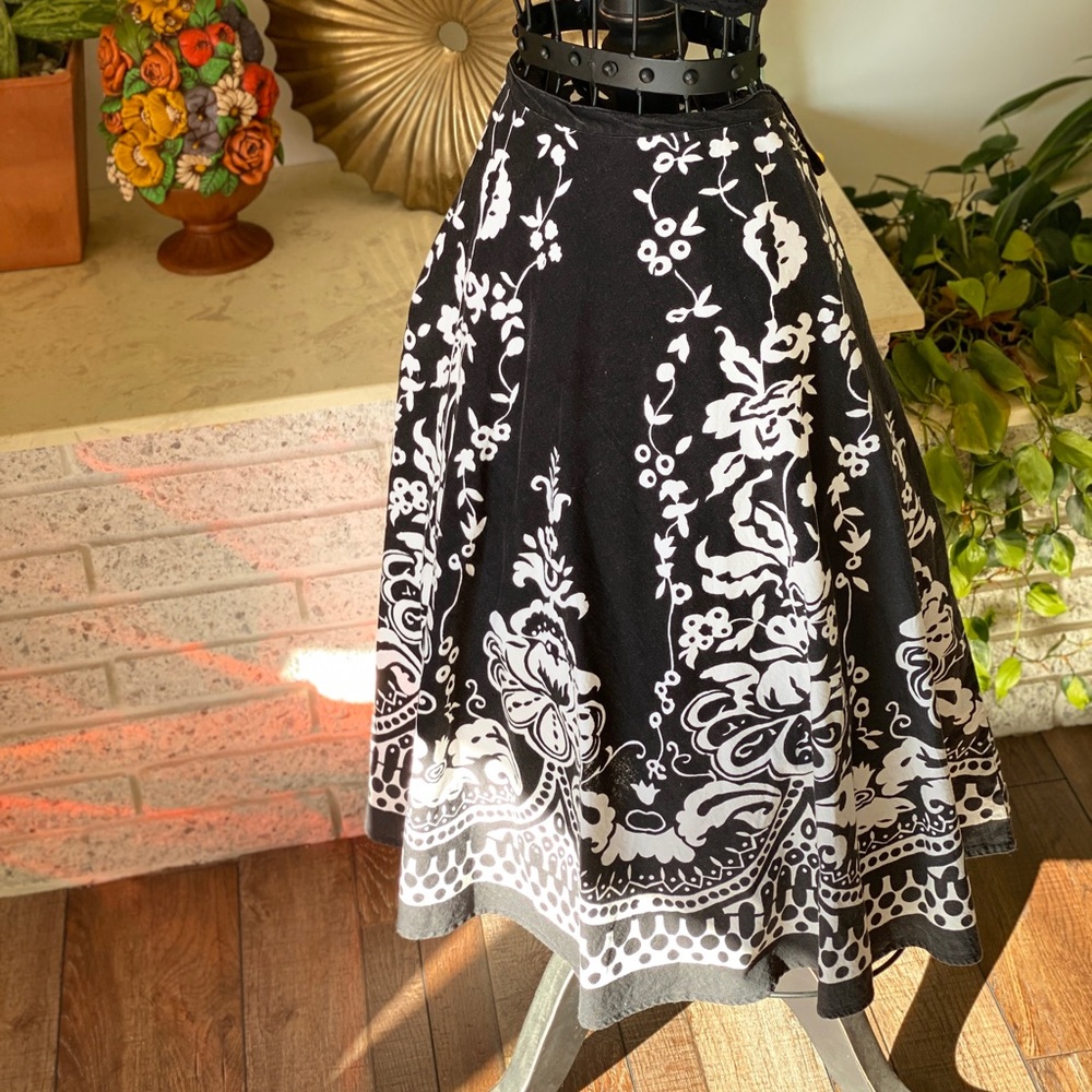 Awesome vintage long skirt!